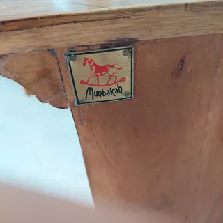 Vitrina de teka con puerta de cristal