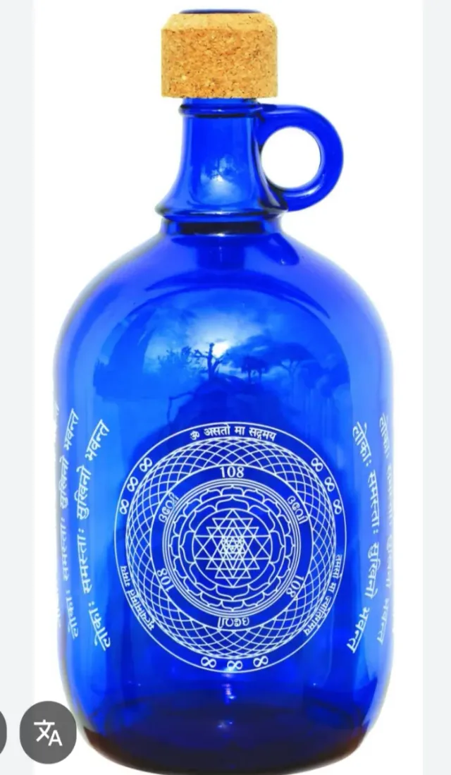 Botella azul con mantra y corcho Revitalizante.