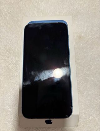 iPhone 13 con 3 fundas +caja