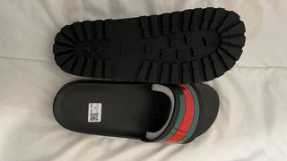 Chanclas Gucci Talla 44 Negras con Rayas