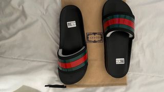 Chanclas Gucci Talla 44 Negras con Rayas