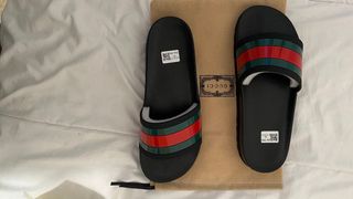 Chanclas Gucci Talla 44 Negras con Rayas