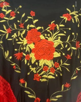 Manton Flamenco Negro Bordado Flores Rojas