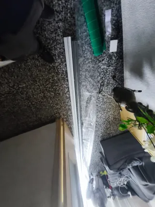 Tenda in tela verde e gialla