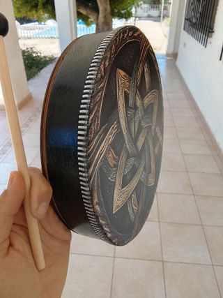 Tambor percusión de mano tribal celta
