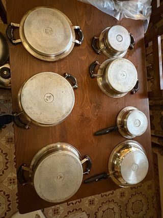 Set di 7 pentole metalliche con coperchi AMC