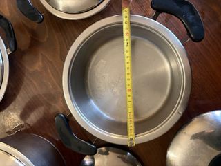 Set di 7 pentole metalliche con coperchi AMC