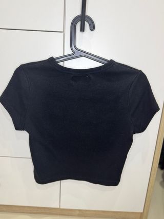 Blusa negra de manga corta