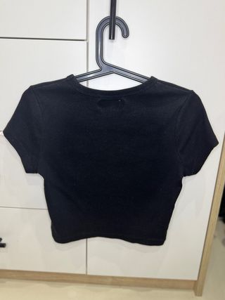 Blusa negra de manga corta