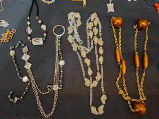 Lote Joyería: Pendientes, Collares, Pulseras