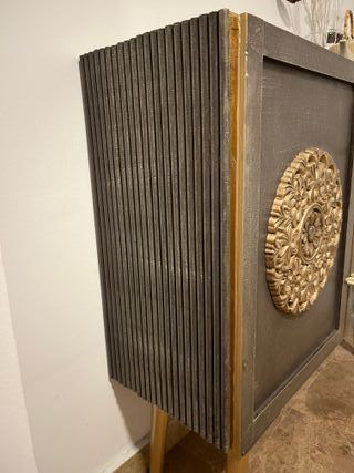 Mueble restaurado madera marrón / gris con dorado