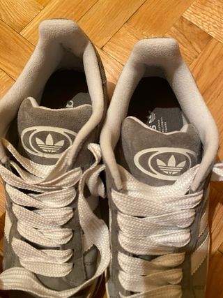 Zapatillas grises usadas 1 vez