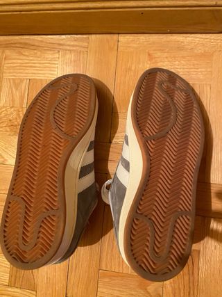 Zapatillas grises usadas 1 vez