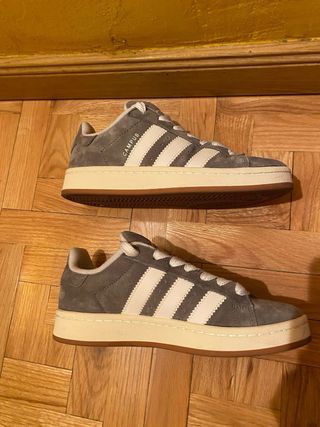 Zapatillas grises usadas 1 vez