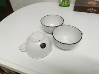 Tazze vintage in metallo bianco e nero