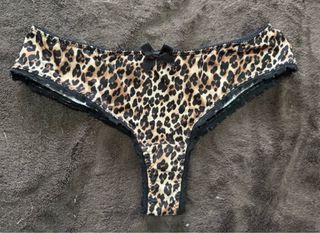 Bragas con estampado de leopardo y lazo