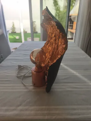 Lámpara de mesa diseño metal