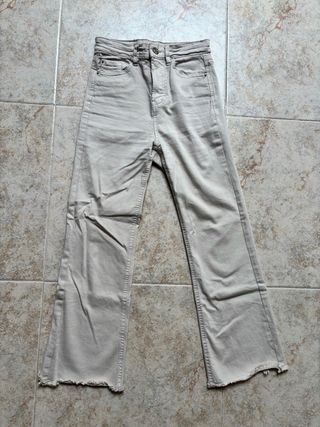 Pantalón vaquero Stradivarius beige