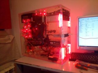 Ordenador sobremesa metacrilato