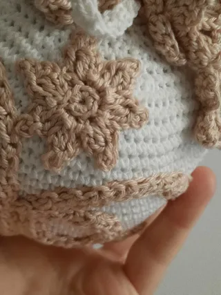 Decorazione Sfera amigurumi Beige e Bianca