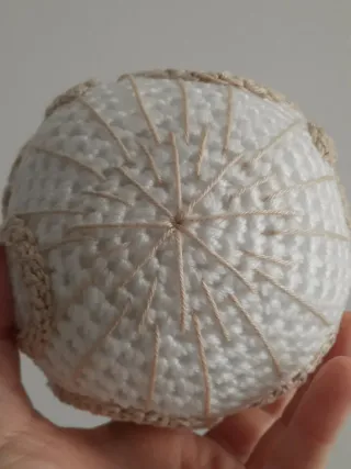 Decorazione Sfera amigurumi Beige e Bianca