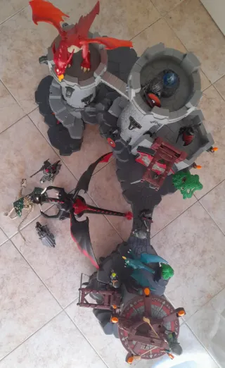 Set Playmobil con due castelli medievali