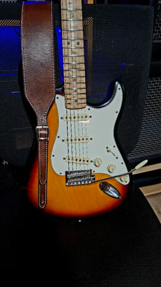 Correa artesanal para guitarra de cuero