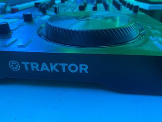 Controlador DJ Traktor Kontrol S3
