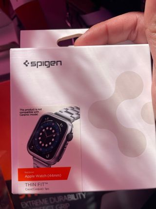 Funda Spigen para Apple Watch 44mm