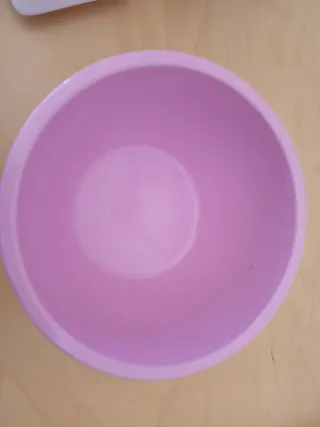 Tarro de porcelana y cuenco de cerámica