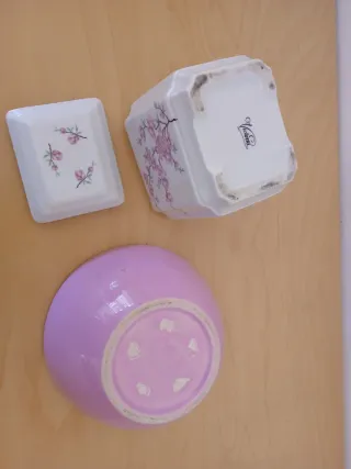 Tarro de porcelana y cuenco de cerámica