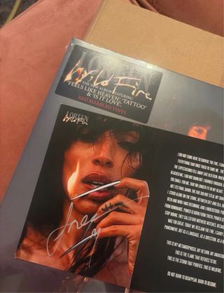 FIRMADO Vinilo Loreen Wildfire Rojo Mármol