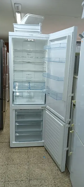NEVERA COMBI BOSCH NO FROST ENERGÍA A+ 200 X 70 CM