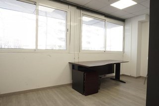 Oficina en venta en Porta en Barcelona