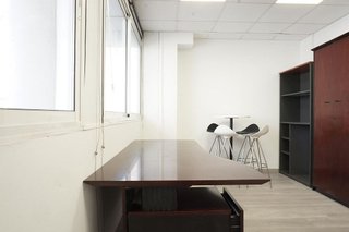 Oficina en venta en Porta en Barcelona
