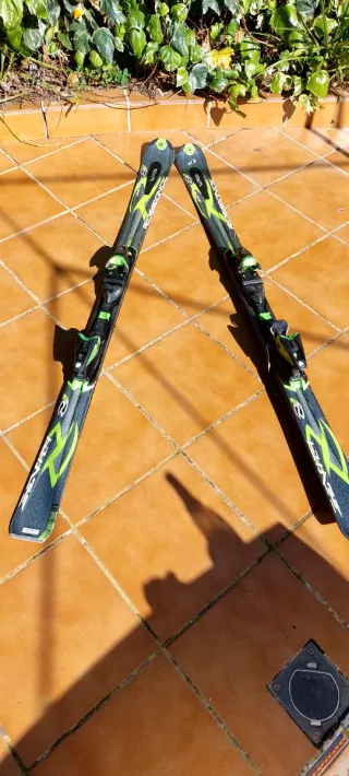 Esquís Rossignol con bastones