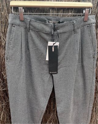 Pantalón de pinzas estampado pata de gallo