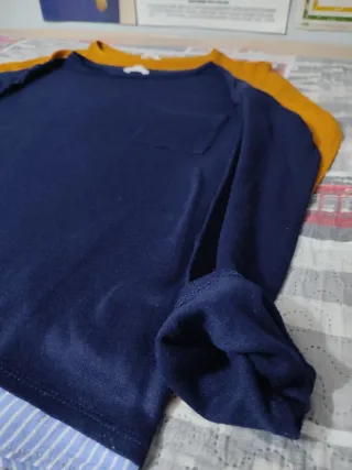 Dos jerséis finos azul y amarillo