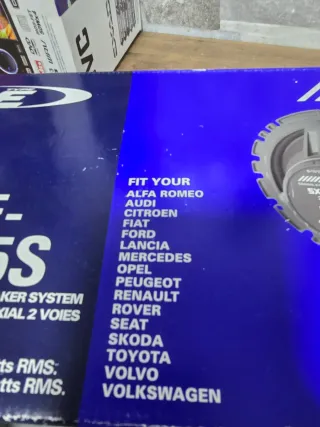 Radio Coche JVC KD-AVX2 y Altavoces Alpine SXE-172