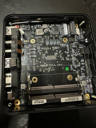 Minisforum UM690S Ryzen 9 5900HX para piezas HTPC