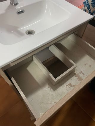 Lavadero de baño con grifo
