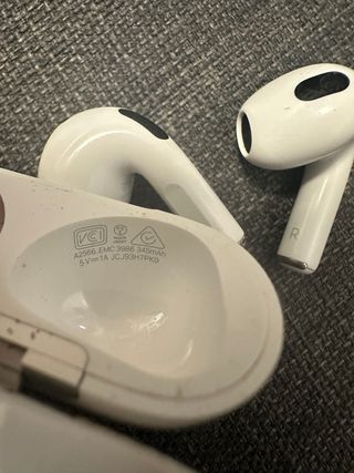 AirPods 3.ª Gen con Estuche de Carga 3H7PK9