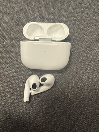 AirPods 3.ª Gen con Estuche de Carga 3H7PK9