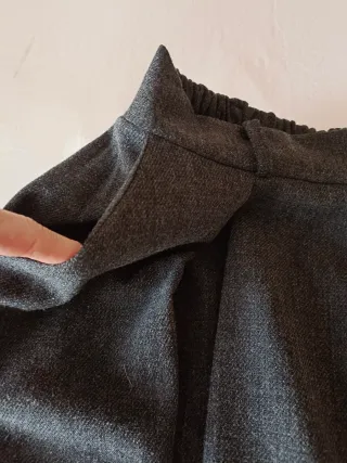 Falda gris talla única Marca Size one. 1 solo uso