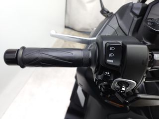 YAMAHA TMAX 2023 13210 kms.