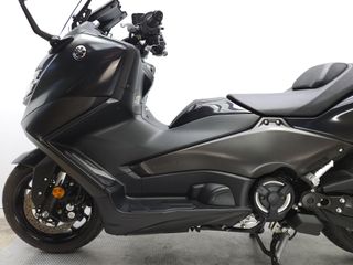 YAMAHA TMAX 2023 13210 kms.