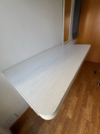 Escritorio moderno blanco y madera