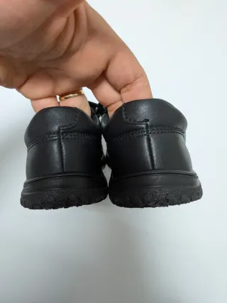 Zapatos negros Pablosky con Velcro t27