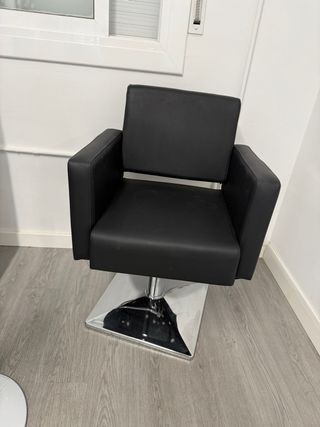 Silla de peluquería negra
