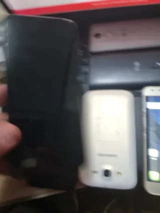 Lote de móviles (algunos encienden)